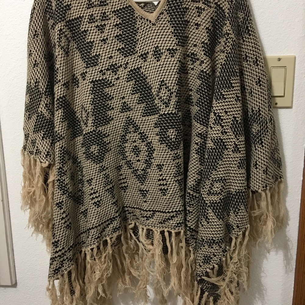 Hooded v neck poncho